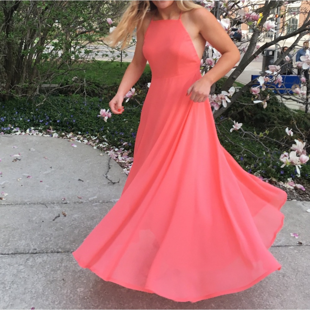 Lulu’s coral sleeveless prom dress